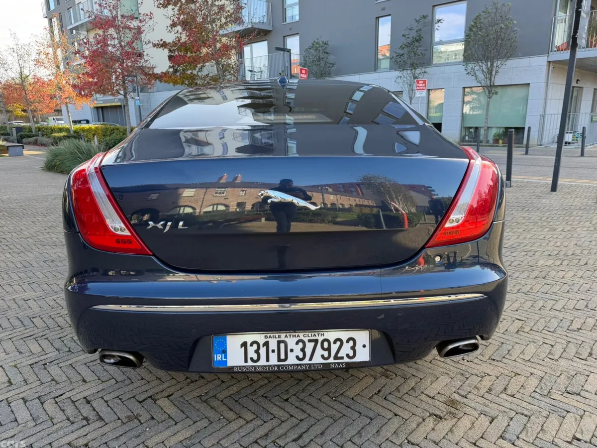 Jaguar XJ Saloon, Diesel, 2013, Blue