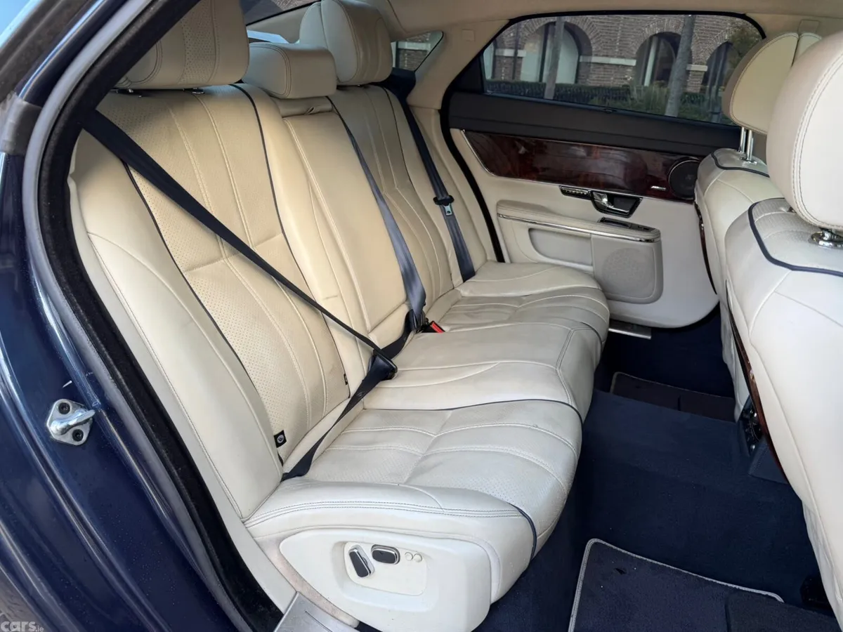Jaguar XJ Saloon, Diesel, 2013, Blue