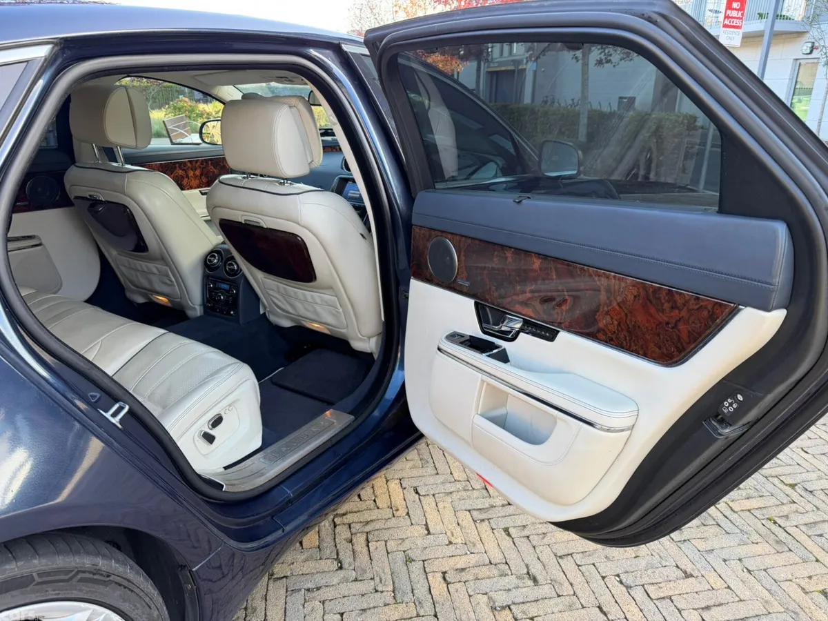 Jaguar XJ Saloon, Diesel, 2013, Blue