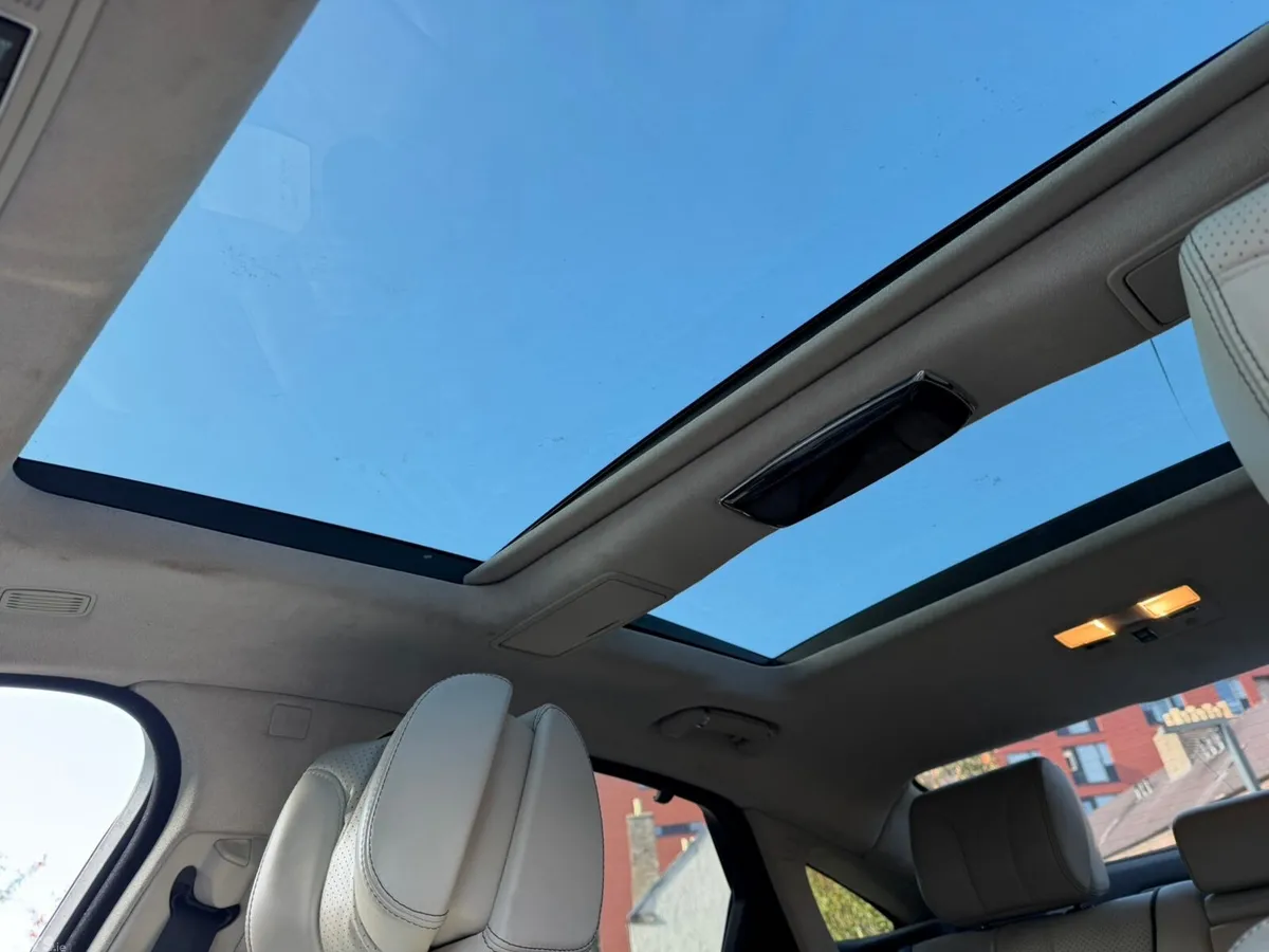 Jaguar XJ Saloon, Diesel, 2013, Blue