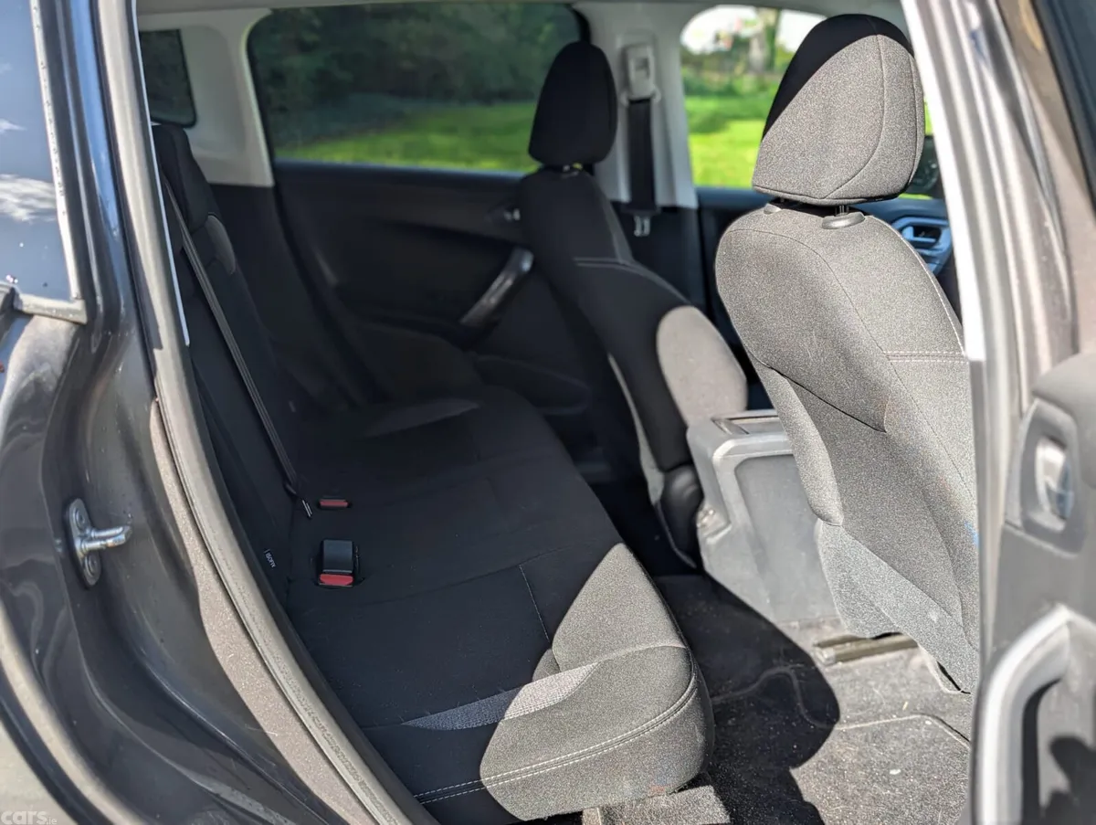 Peugeot 2008 Estate, Diesel, 2019, Grey