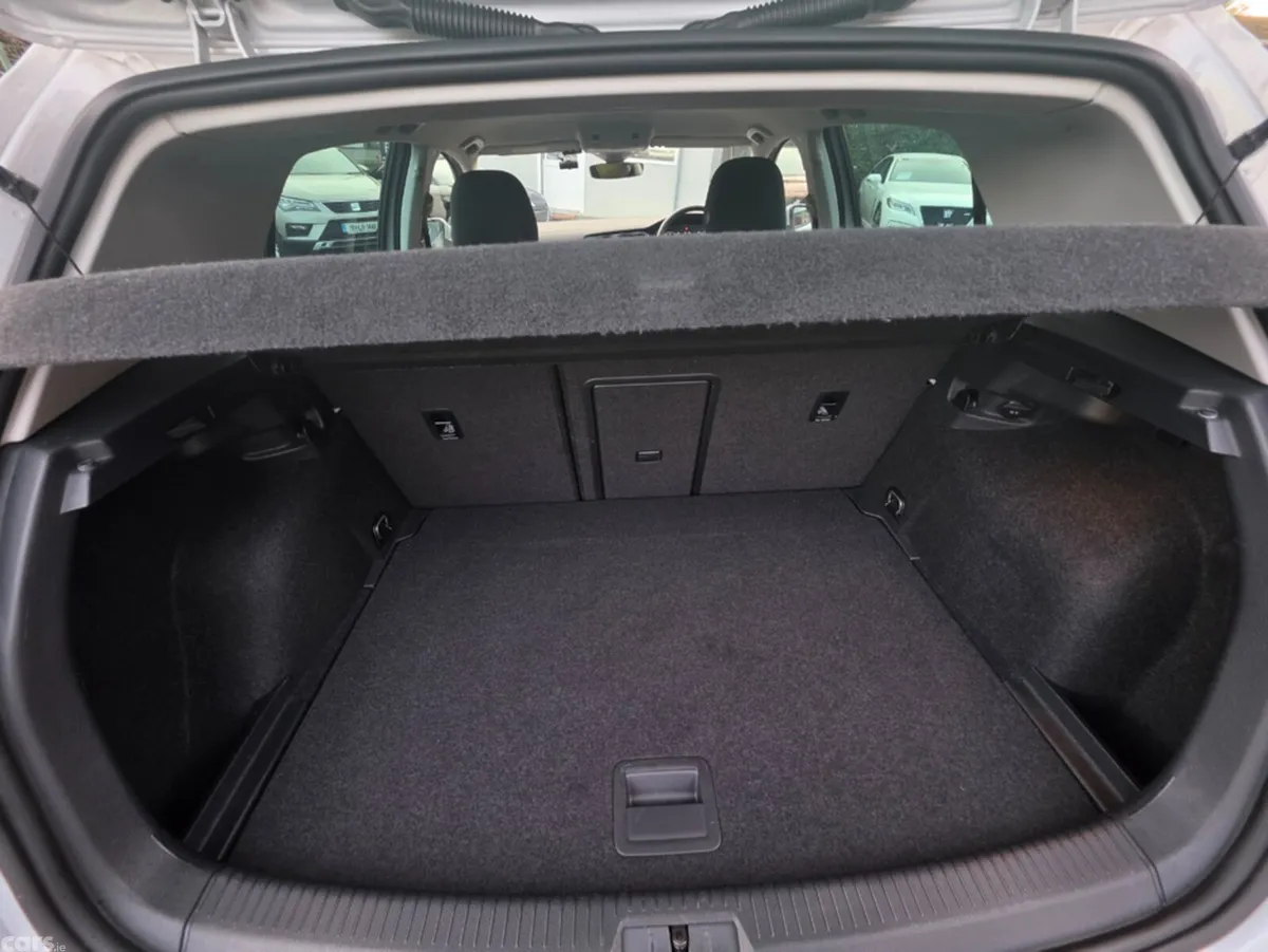 Volkswagen Golf Hatchback, Petrol, 2019, White
