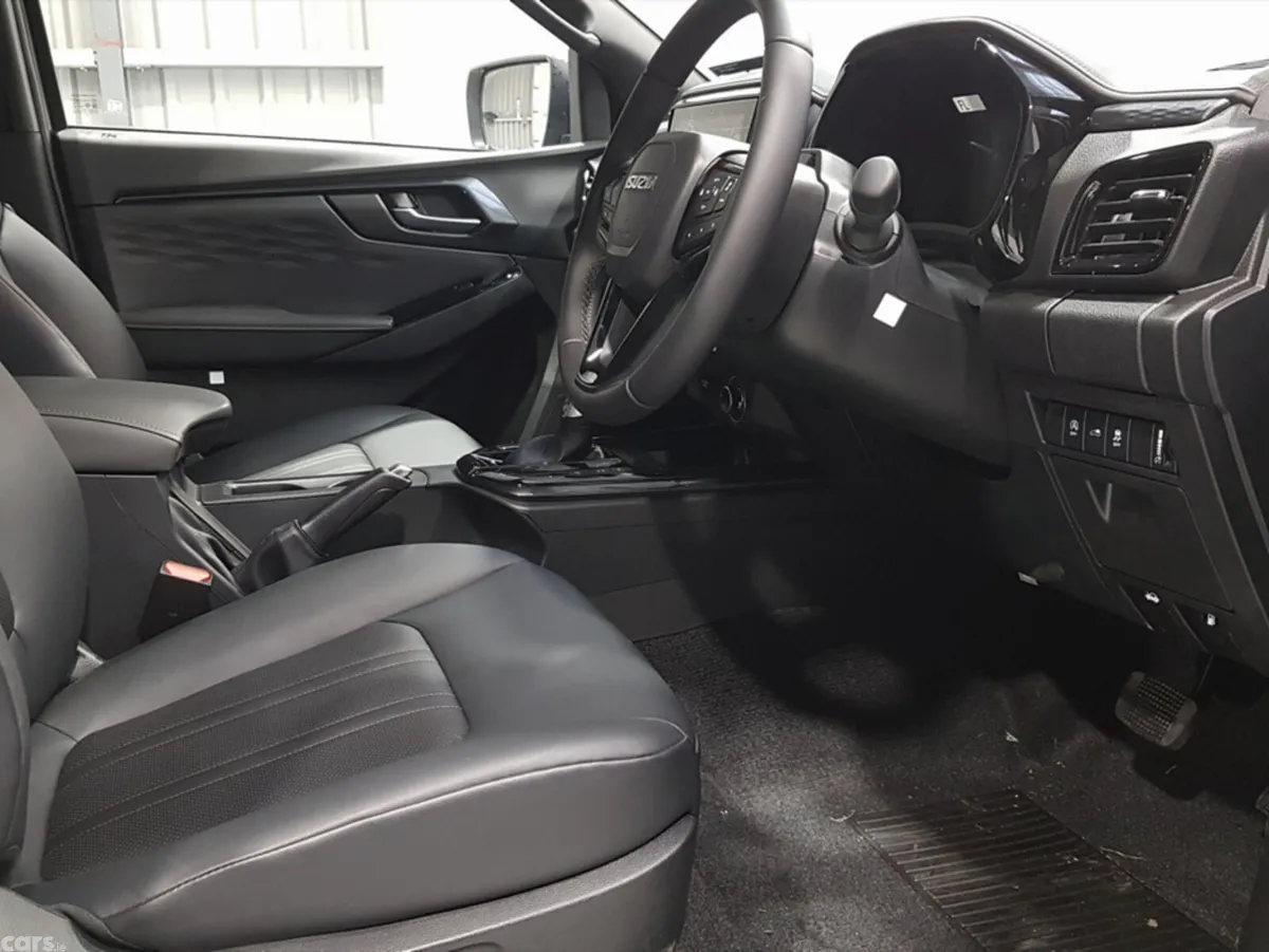 Isuzu D-Max Pick Up, Diesel, 2027, Silver