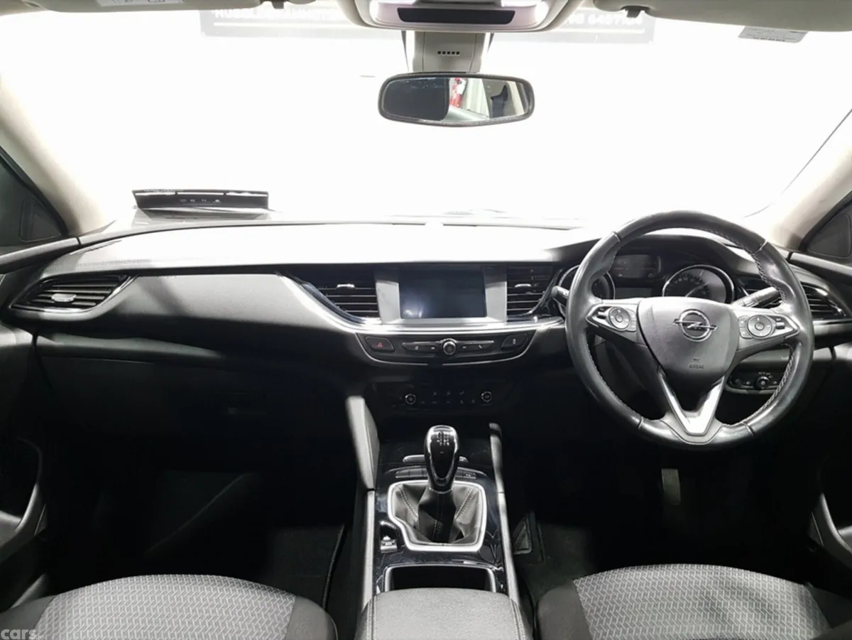 Opel Insignia Hatchback, Diesel, 2021, Black