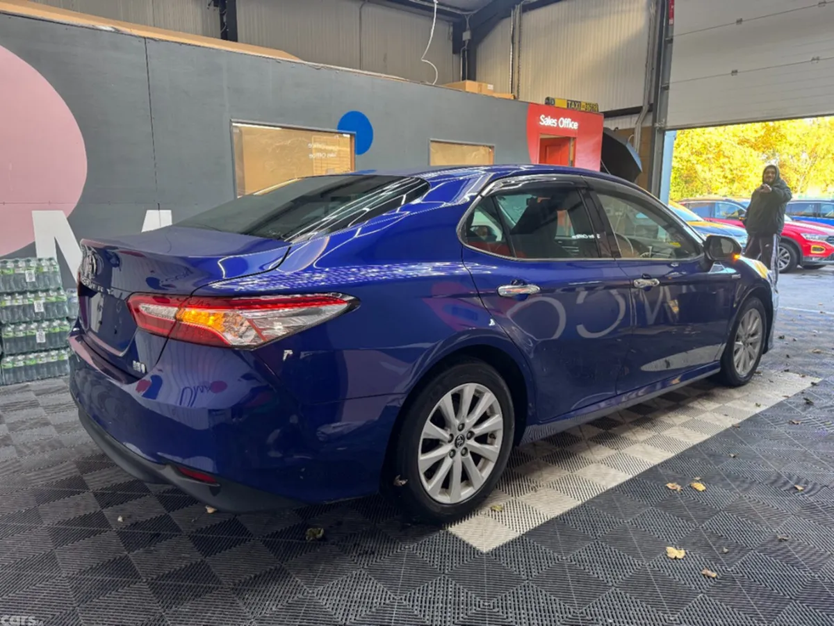 Toyota Camry Saloon, Petrol Hybrid, 2019, Blue