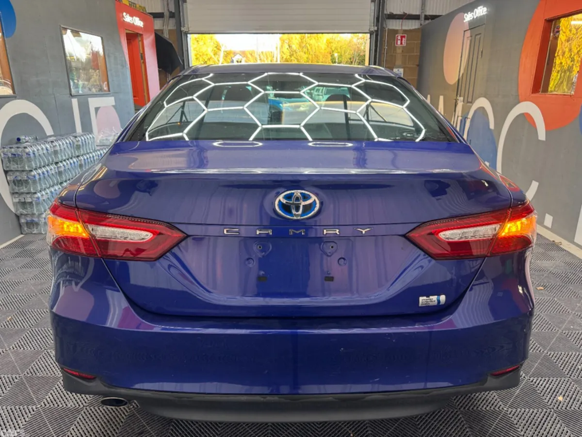 Toyota Camry Saloon, Petrol Hybrid, 2019, Blue