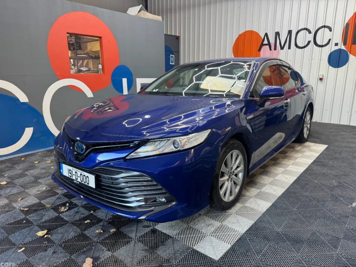 Toyota Camry Saloon, Petrol Hybrid, 2019, Blue