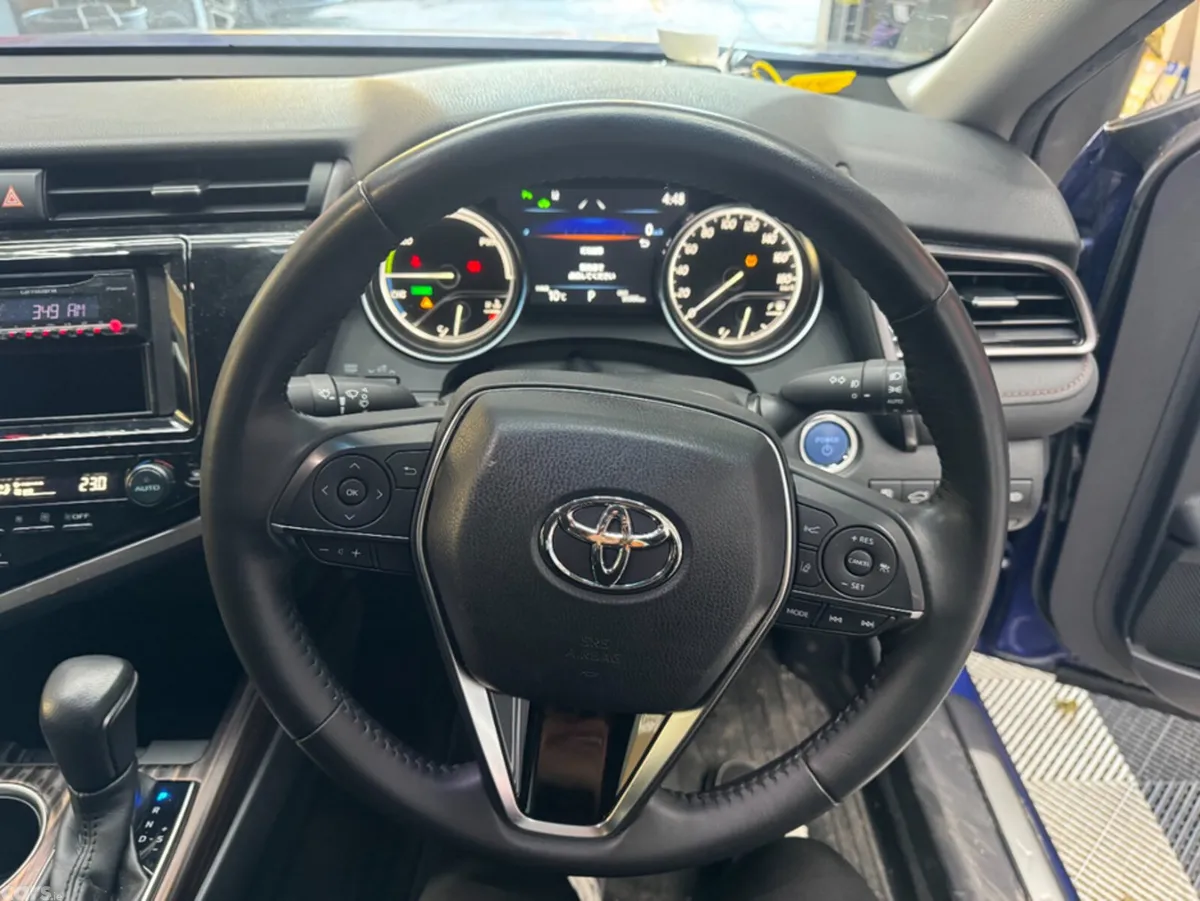 Toyota Camry Saloon, Petrol Hybrid, 2019, Blue