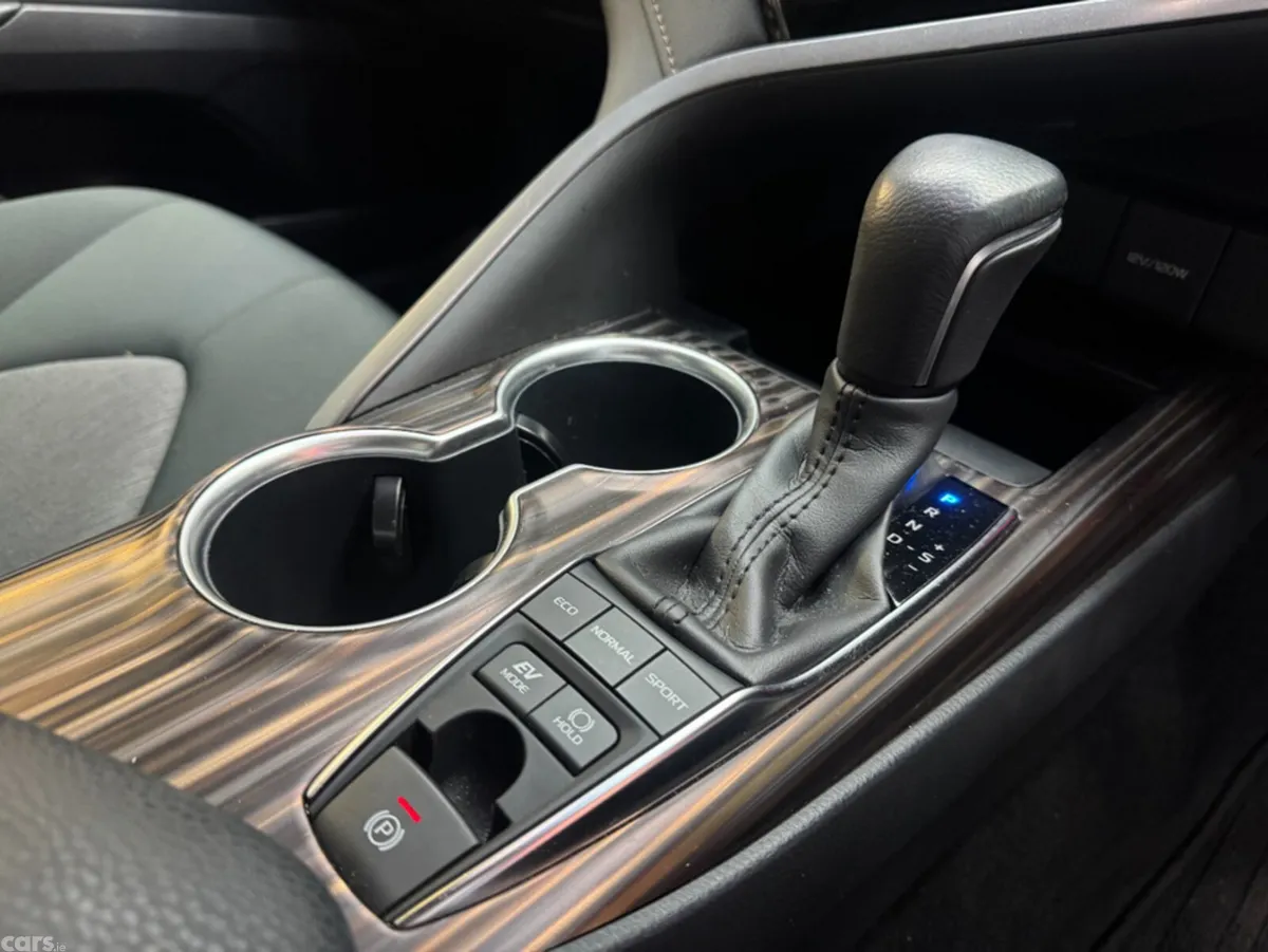Toyota Camry Saloon, Petrol Hybrid, 2019, Blue