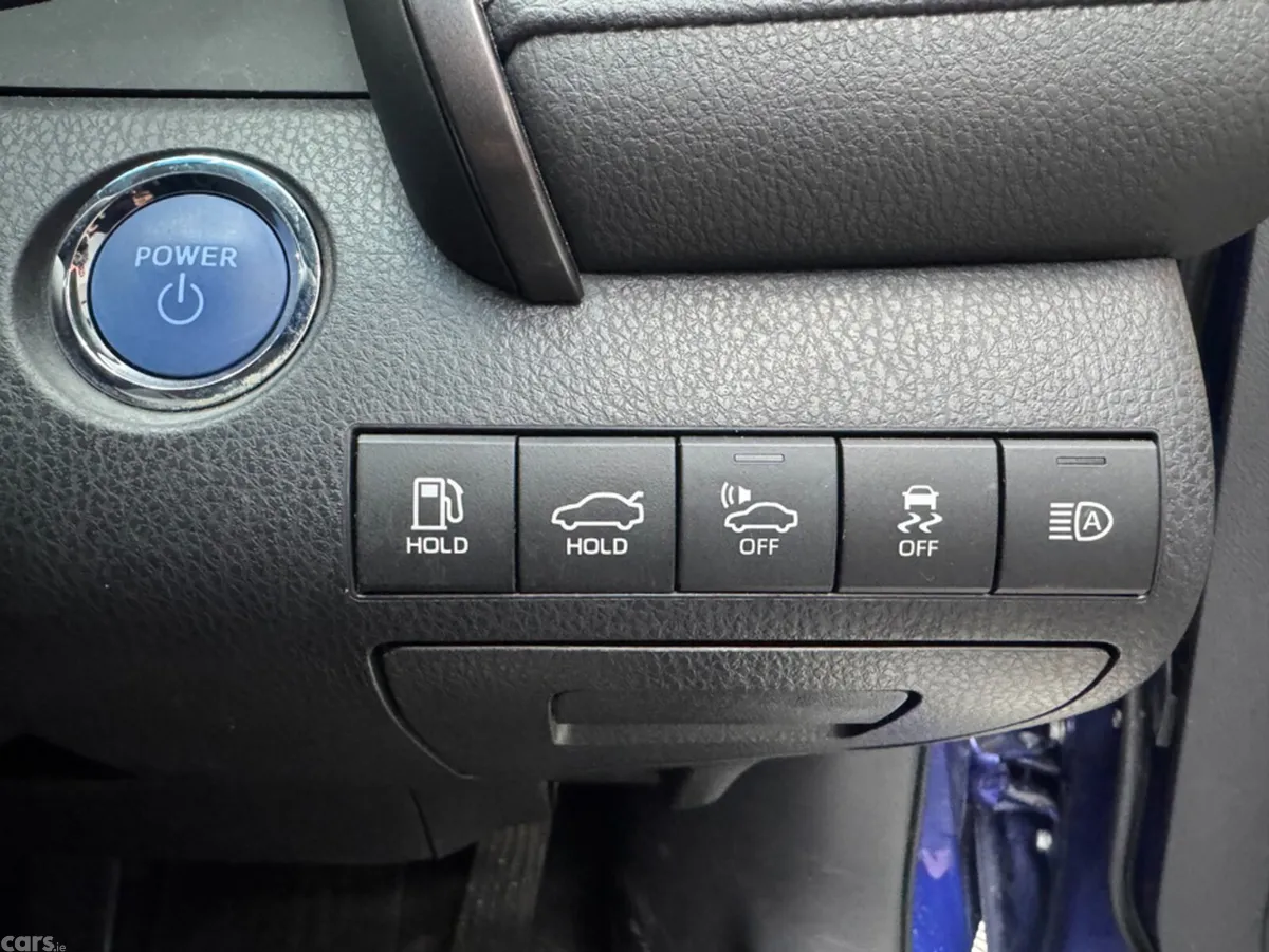 Toyota Camry Saloon, Petrol Hybrid, 2019, Blue