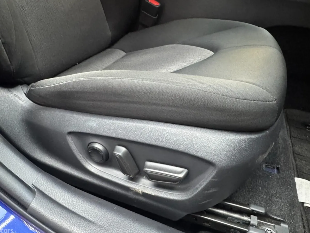 Toyota Camry Saloon, Petrol Hybrid, 2019, Blue