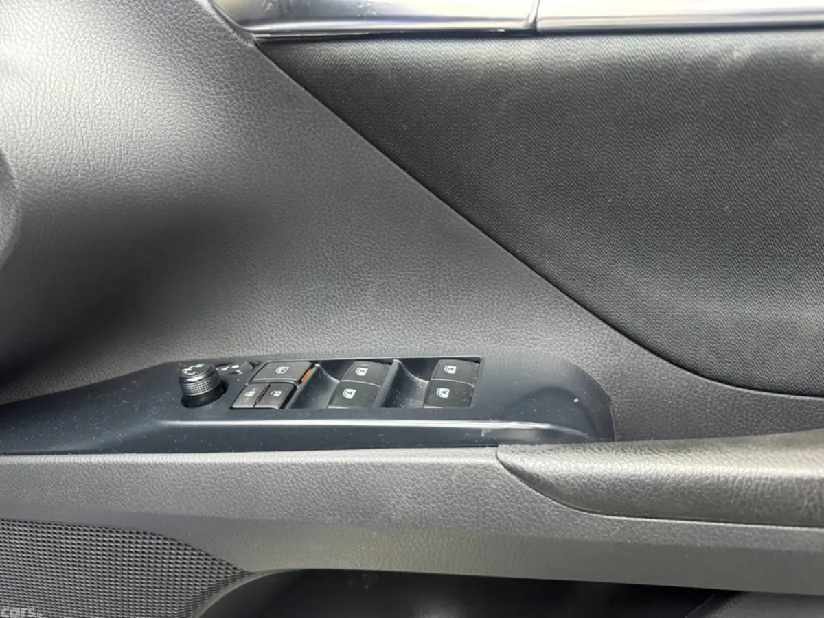 Toyota Camry Saloon, Petrol Hybrid, 2019, Blue