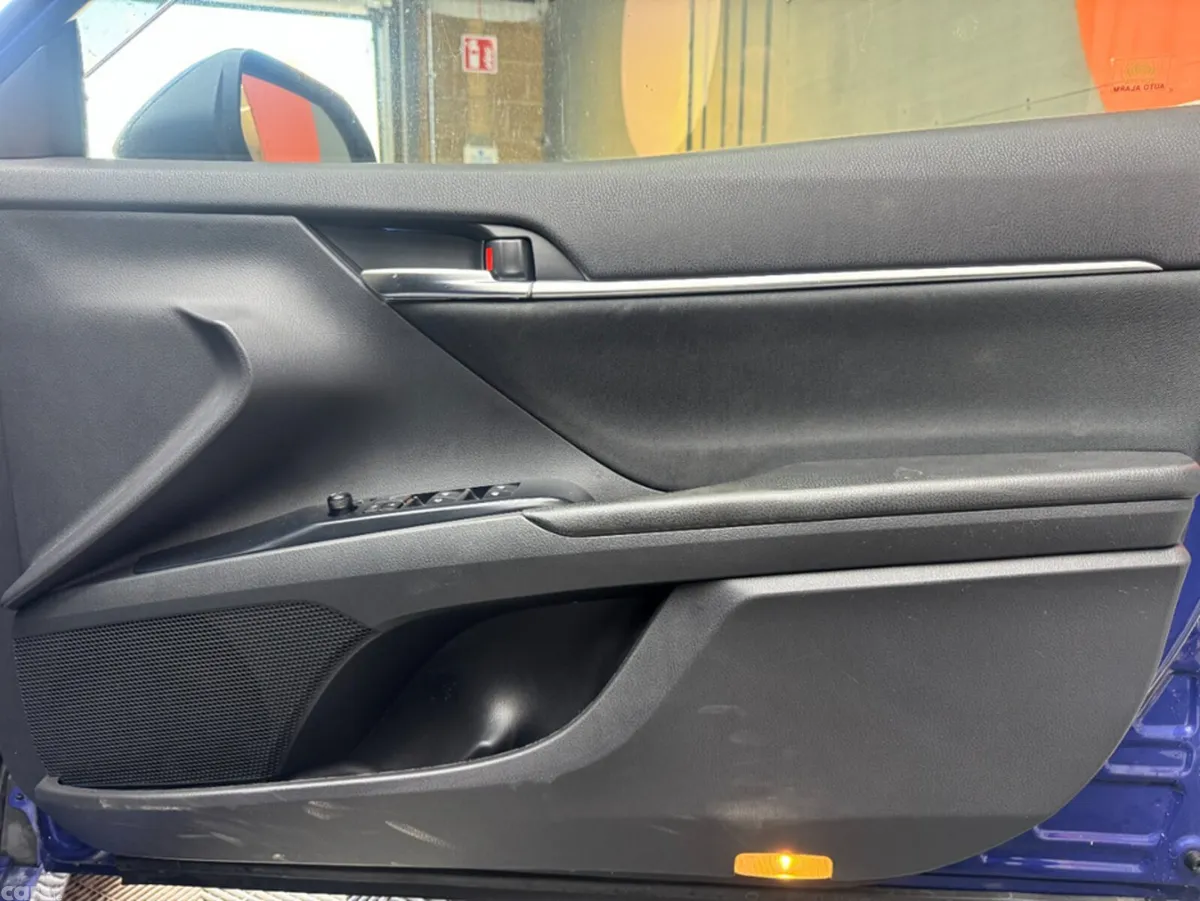 Toyota Camry Saloon, Petrol Hybrid, 2019, Blue
