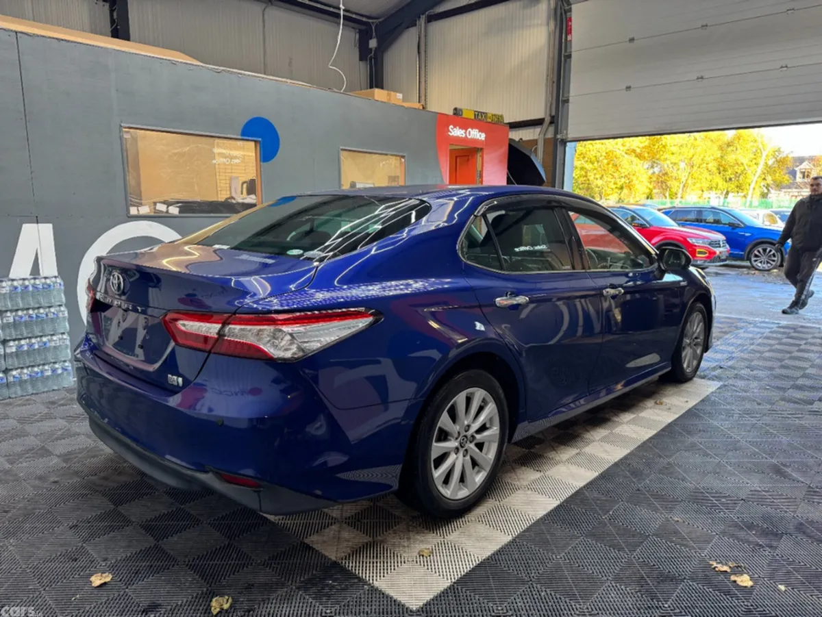 Toyota Camry Saloon, Petrol Hybrid, 2017, Blue