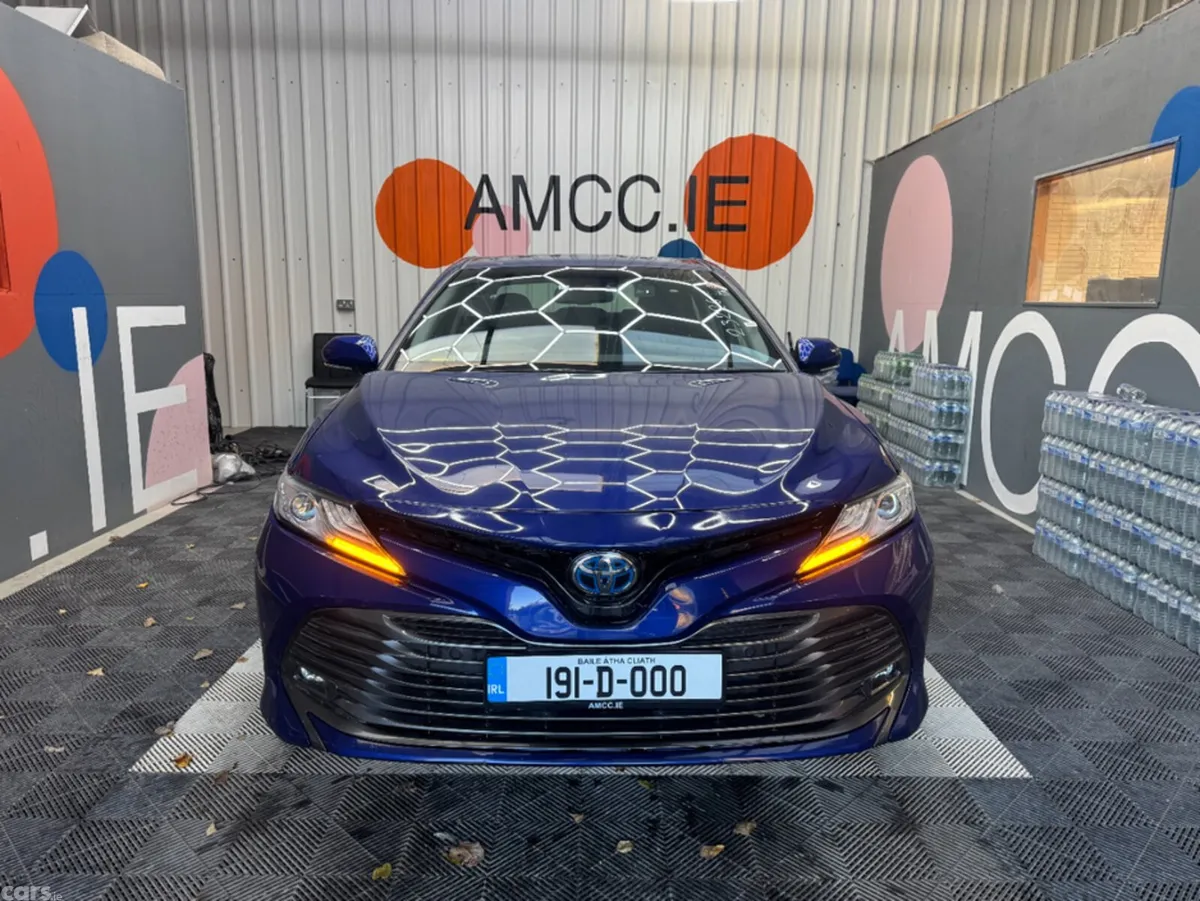 Toyota Camry Saloon, Petrol Hybrid, 2019, Blue
