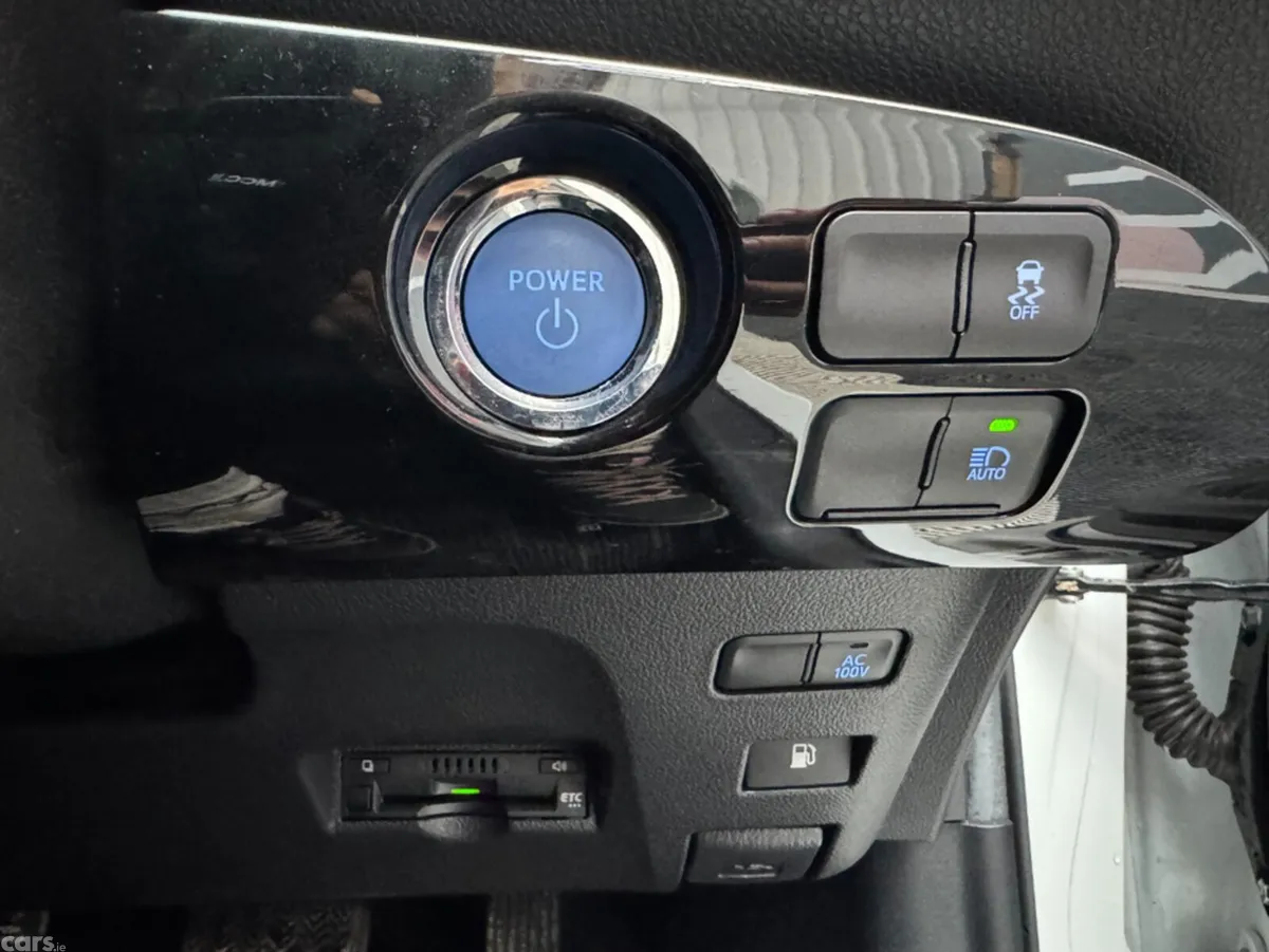 Toyota Prius Saloon, Petrol Hybrid, 2021, White