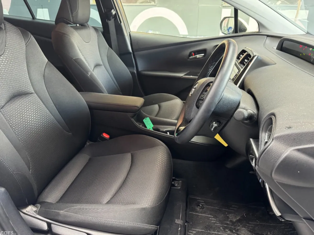 Toyota Prius Saloon, Petrol Hybrid, 2021, White