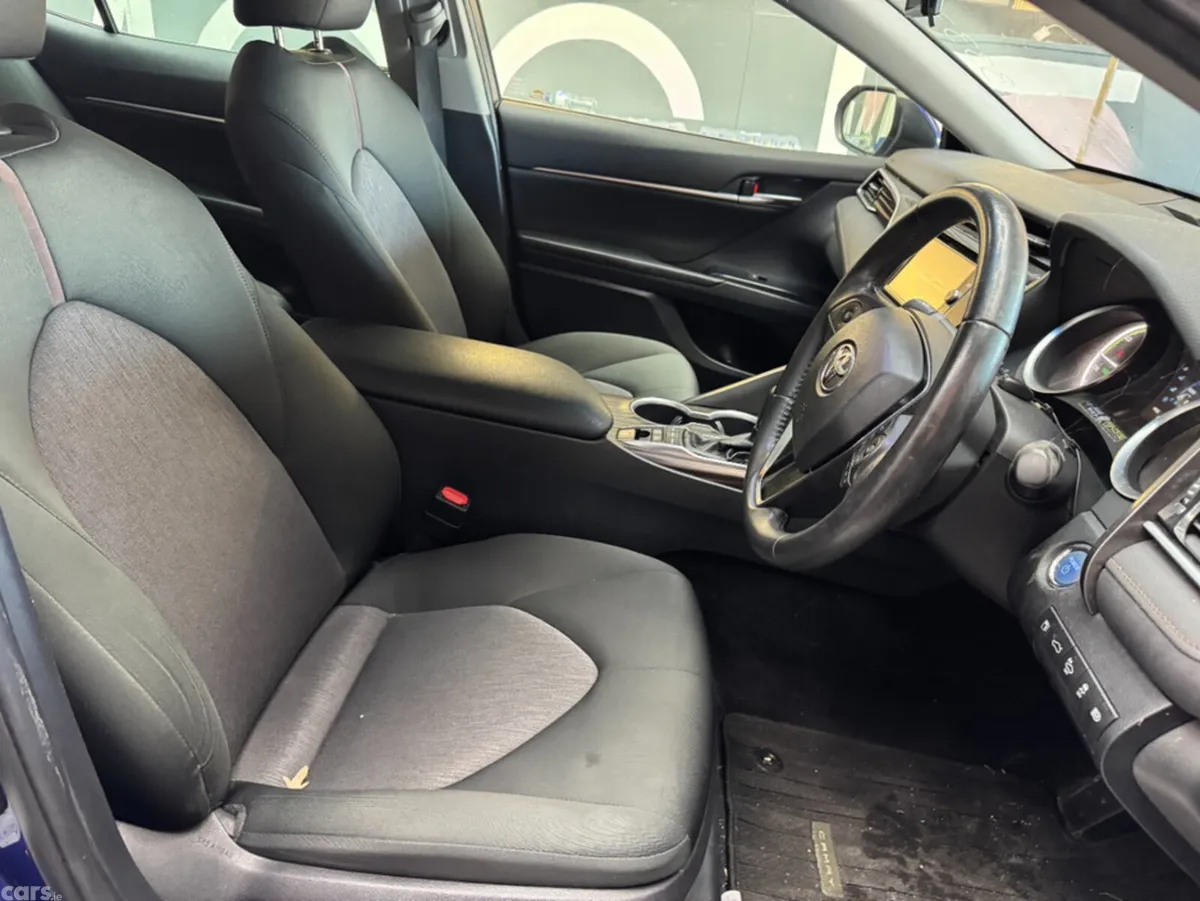 Toyota Camry Saloon, Petrol Hybrid, 2017, Blue
