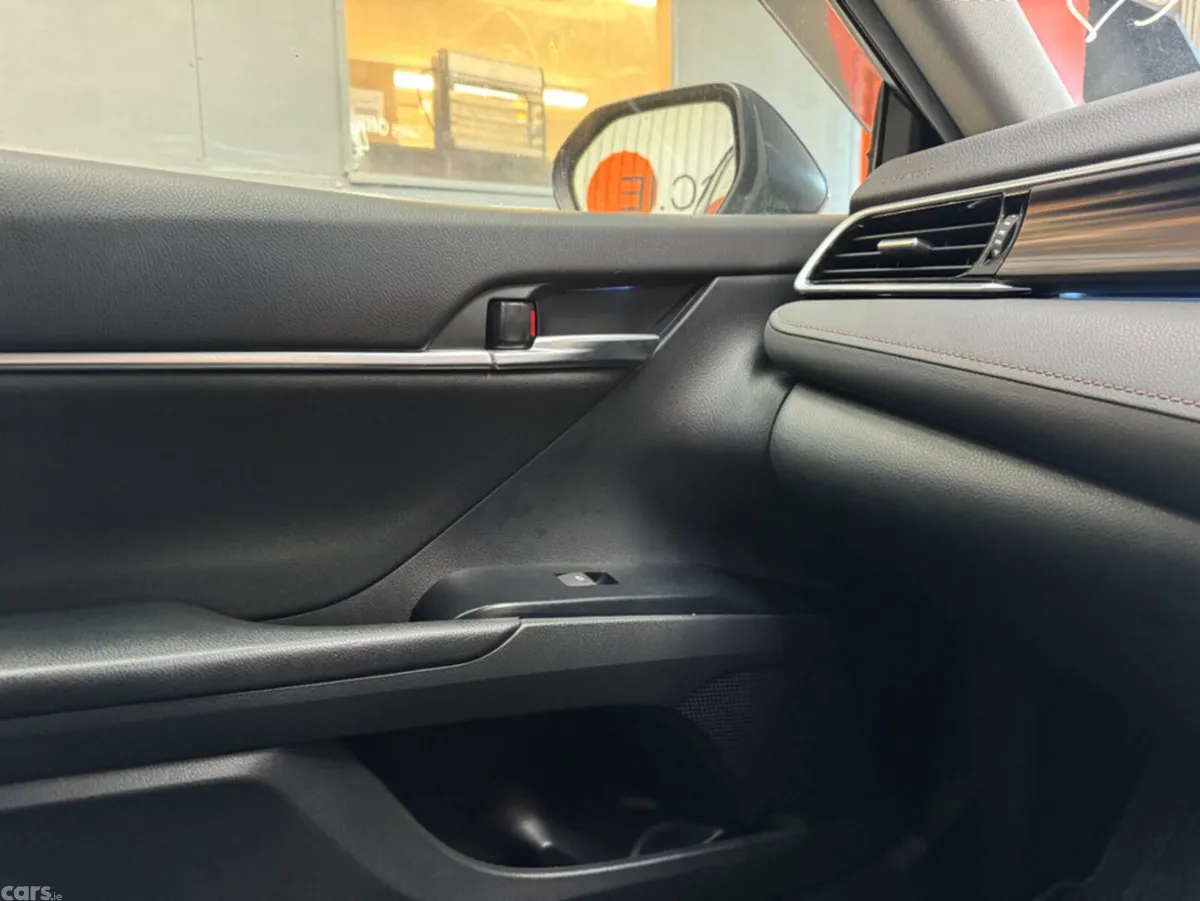Toyota Camry Saloon, Petrol Hybrid, 2017, Blue