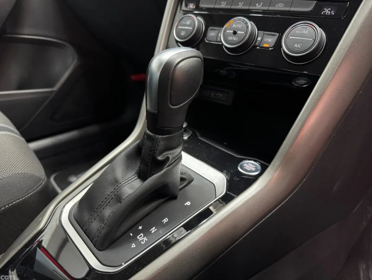Volkswagen T-Roc SUV, Petrol, 2021, Red