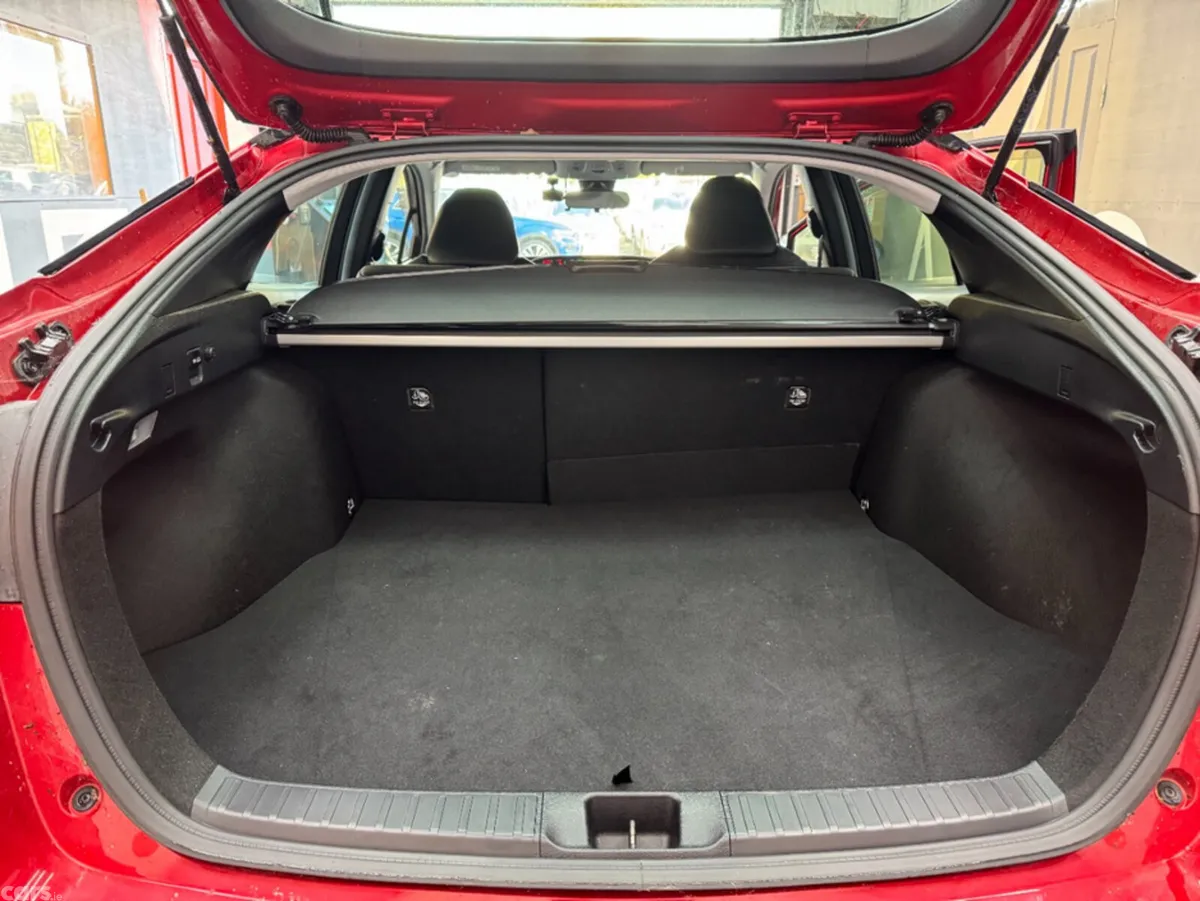 Toyota Prius Saloon, Petrol Hybrid, 2021, Red