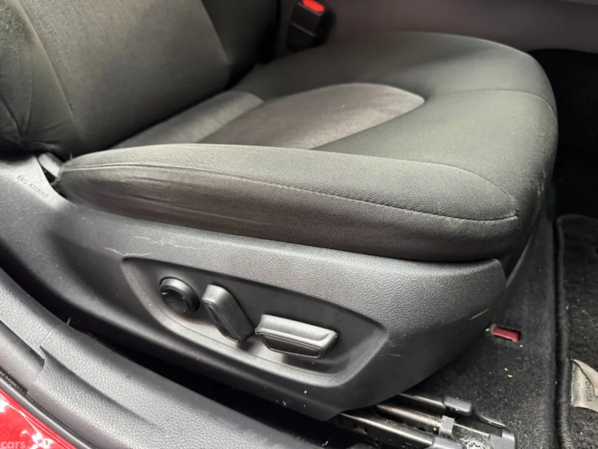 Toyota Camry Saloon, Petrol Hybrid, 2017, Red