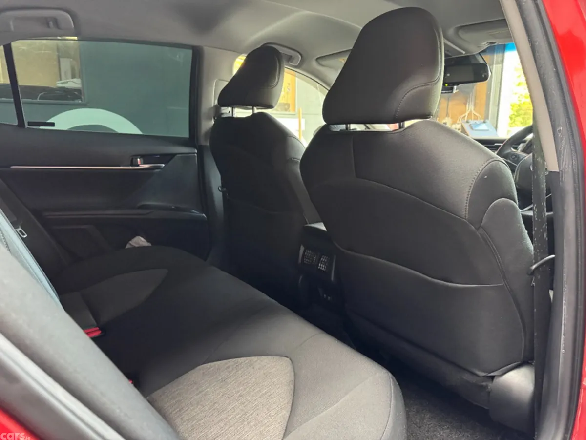 Toyota Camry Saloon, Petrol Hybrid, 2017, Red