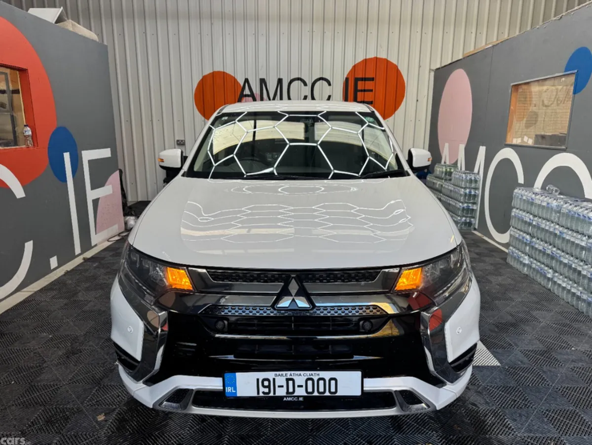 Mitsubishi Outlander SUV, Petrol Hybrid, 2019, White