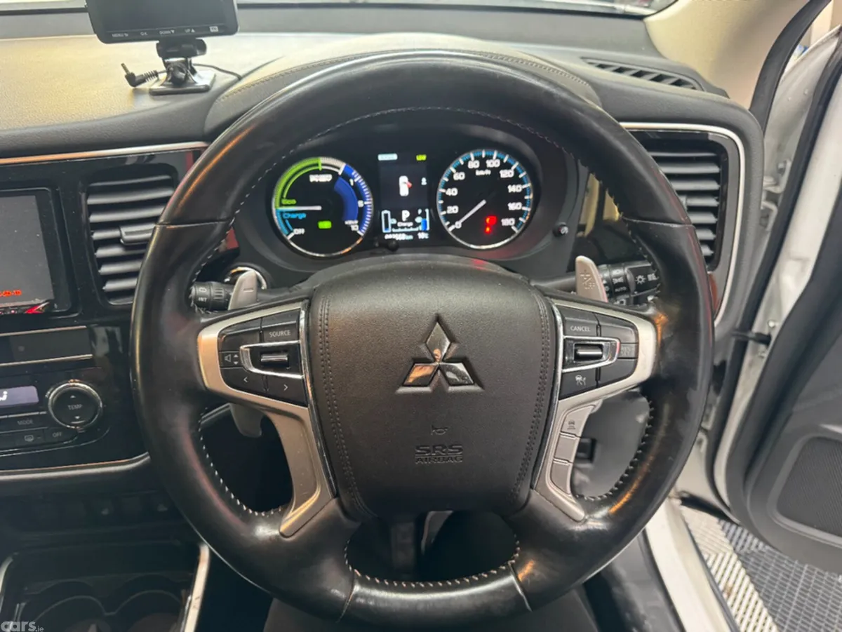 Mitsubishi Outlander SUV, Petrol Hybrid, 2019, White