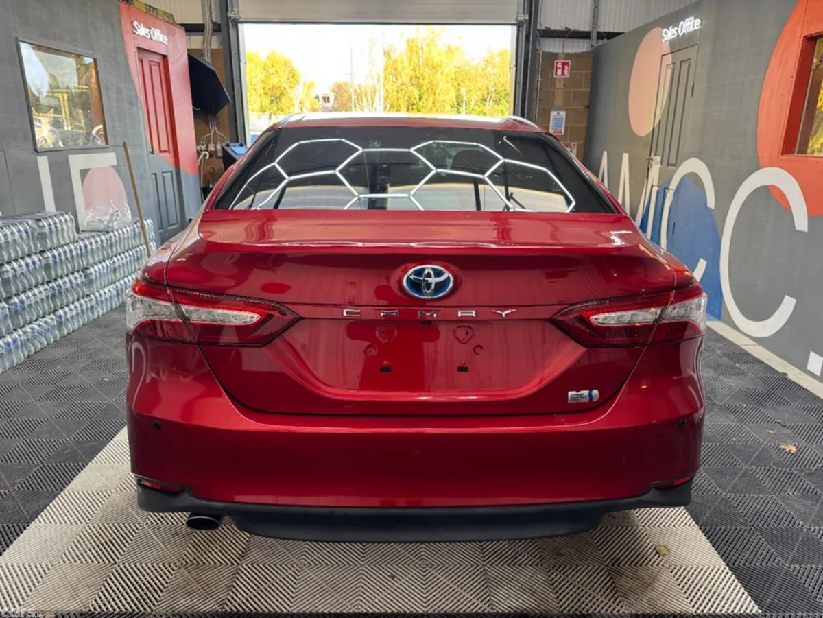 Toyota Camry Saloon, Petrol Hybrid, 2017, Red