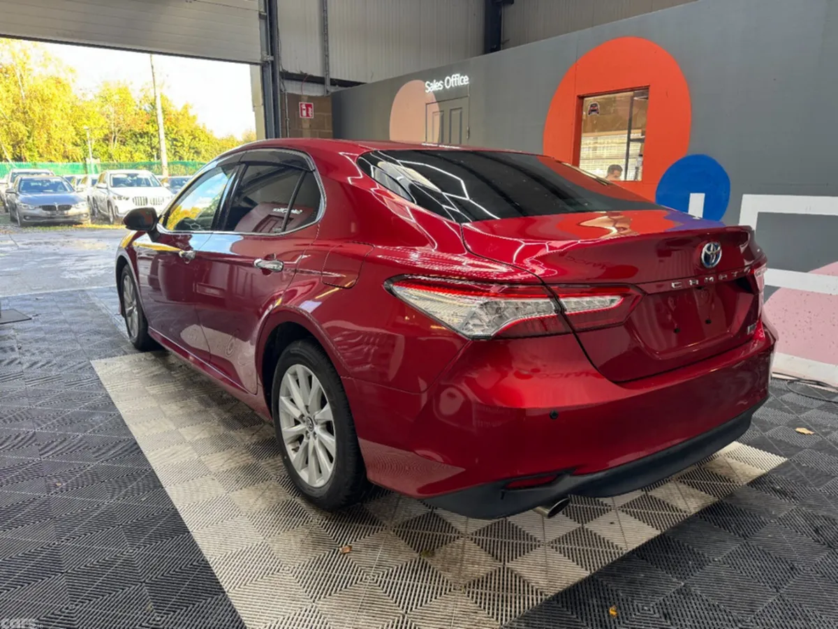 Toyota Camry Saloon, Petrol Hybrid, 2017, Red