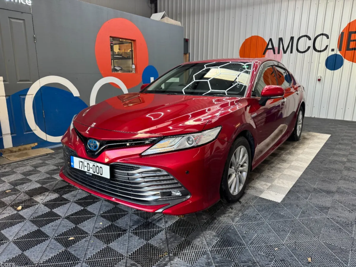 Toyota Camry Saloon, Petrol Hybrid, 2017, Red
