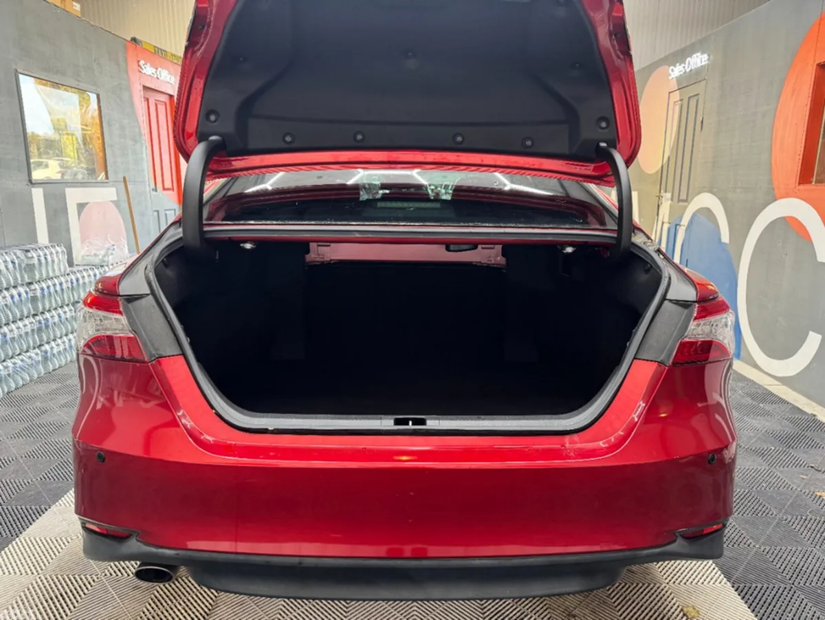 Toyota Camry Saloon, Petrol Hybrid, 2017, Red