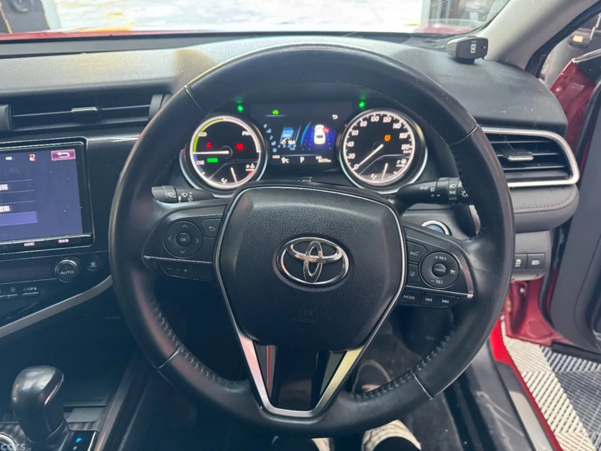 Toyota Camry Saloon, Petrol Hybrid, 2017, Red