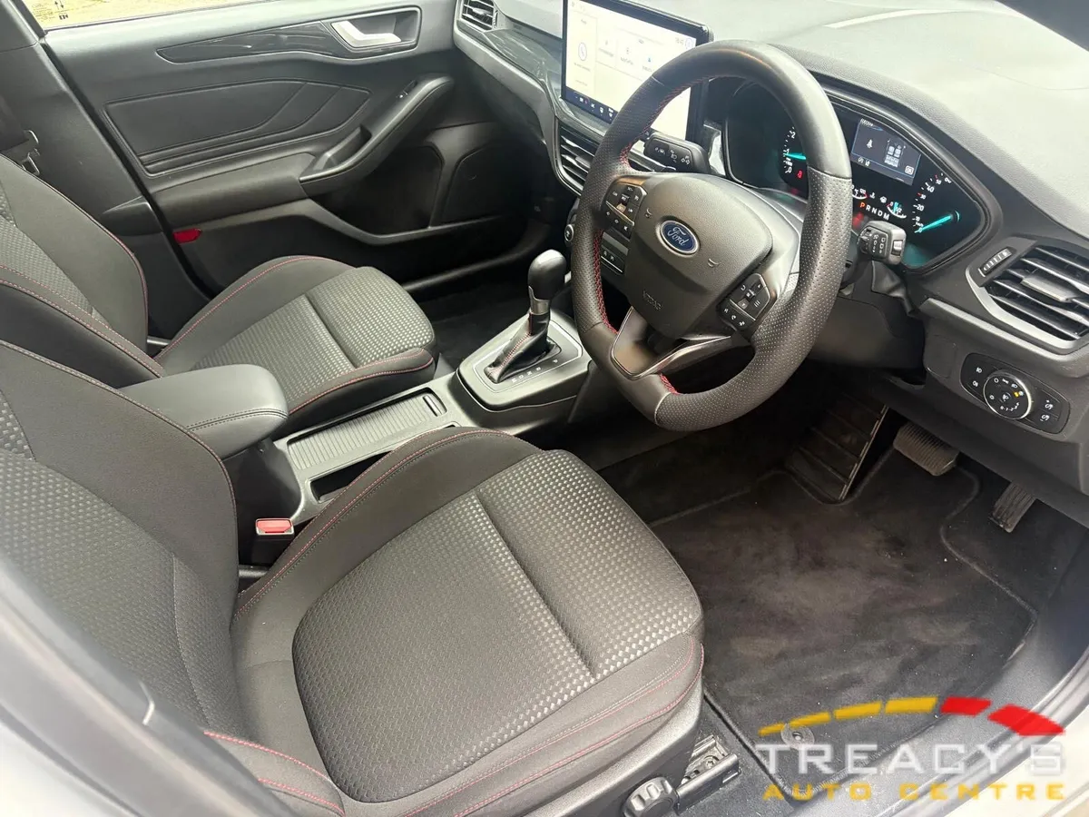 Ford Focus Hatchback, Petrol, 2023, Grey