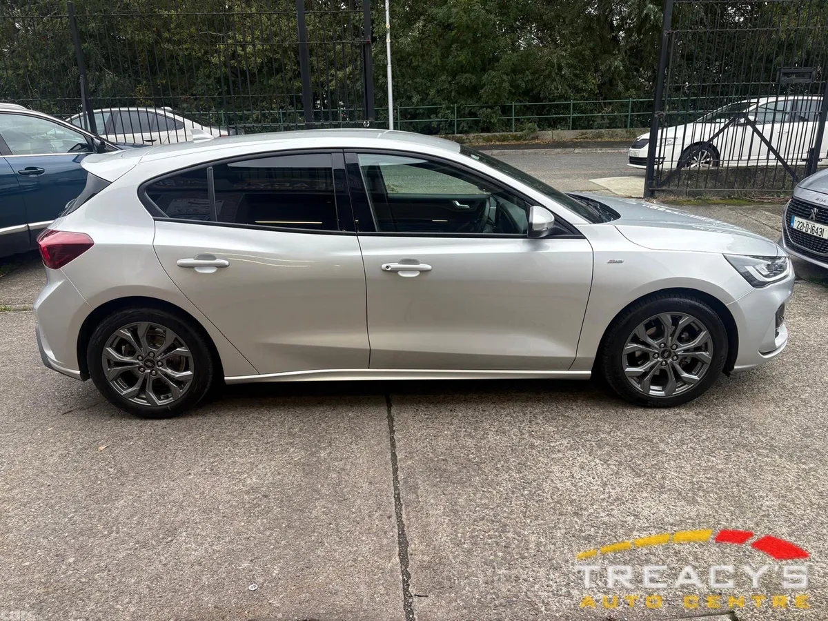 Ford Focus Hatchback, Petrol, 2023, Grey