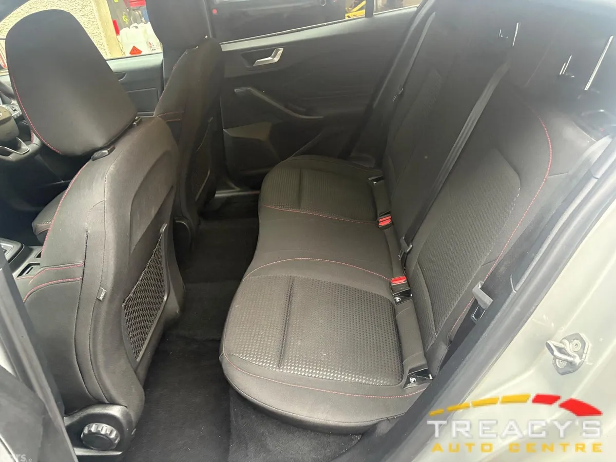 Ford Focus Hatchback, Petrol, 2023, Grey