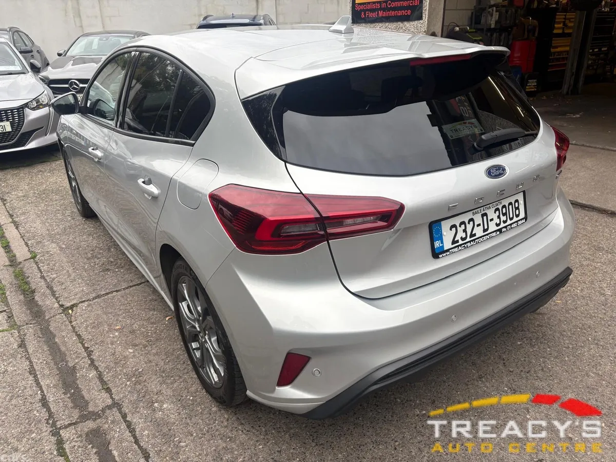 Ford Focus Hatchback, Petrol, 2023, Grey