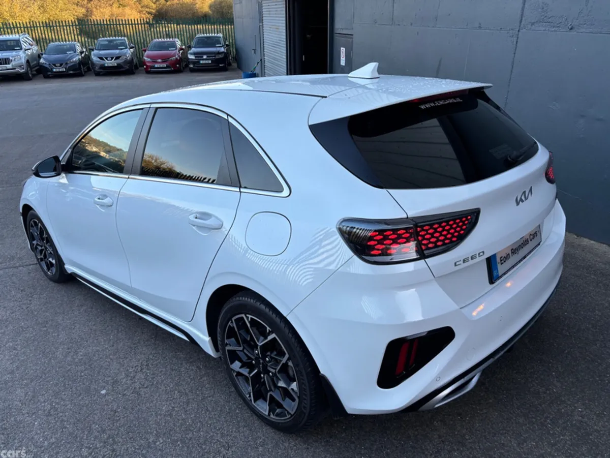 Kia Ceed Hatchback, Petrol, 2022, White