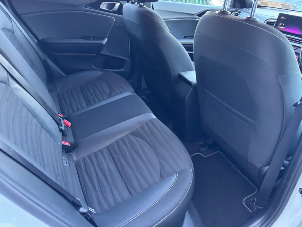 Kia Ceed Hatchback, Petrol, 2022, White