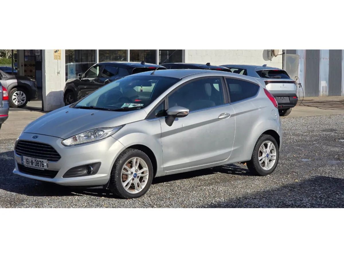 Ford Fiesta Hatchback, Petrol, 2016, Silver