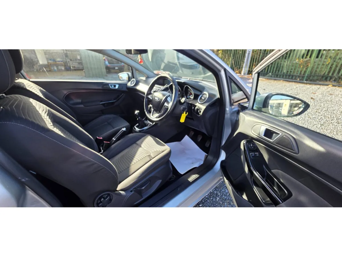 Ford Fiesta Hatchback, Petrol, 2016, Silver