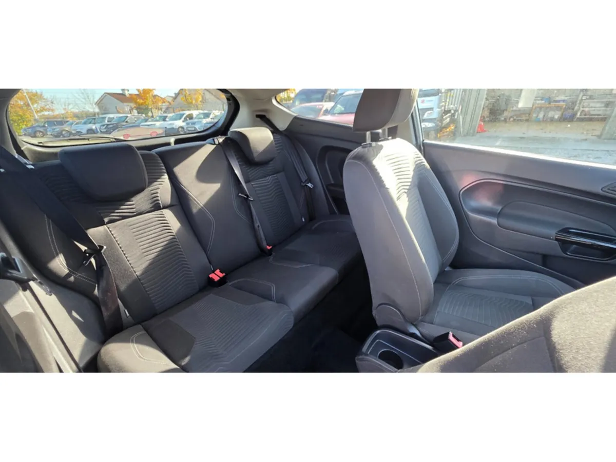 Ford Fiesta Hatchback, Petrol, 2016, Silver
