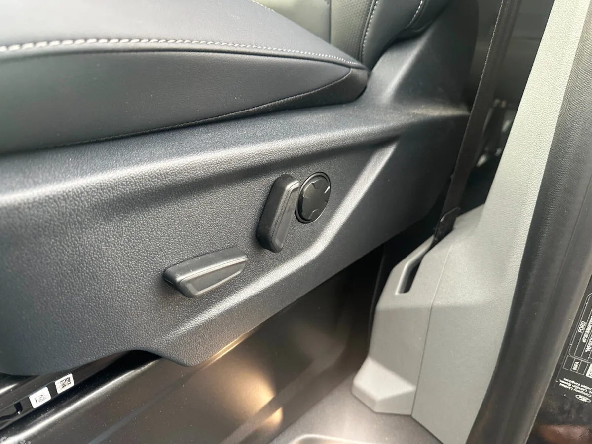 Ford Tourneo Custom MPV, Petrol Plug-in Hybrid, 2027, Grey