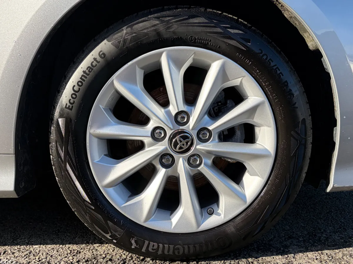 Toyota Corolla Saloon, Petrol Hybrid, 2022, Grey
