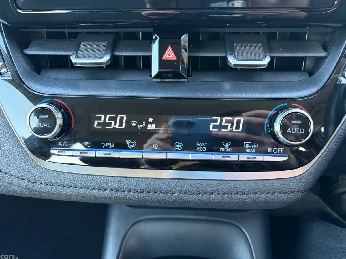 Toyota Corolla Saloon, Petrol Hybrid, 2022, Grey