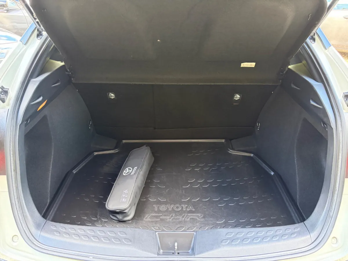 Toyota C-HR SUV, Petrol Hybrid, 2020, White