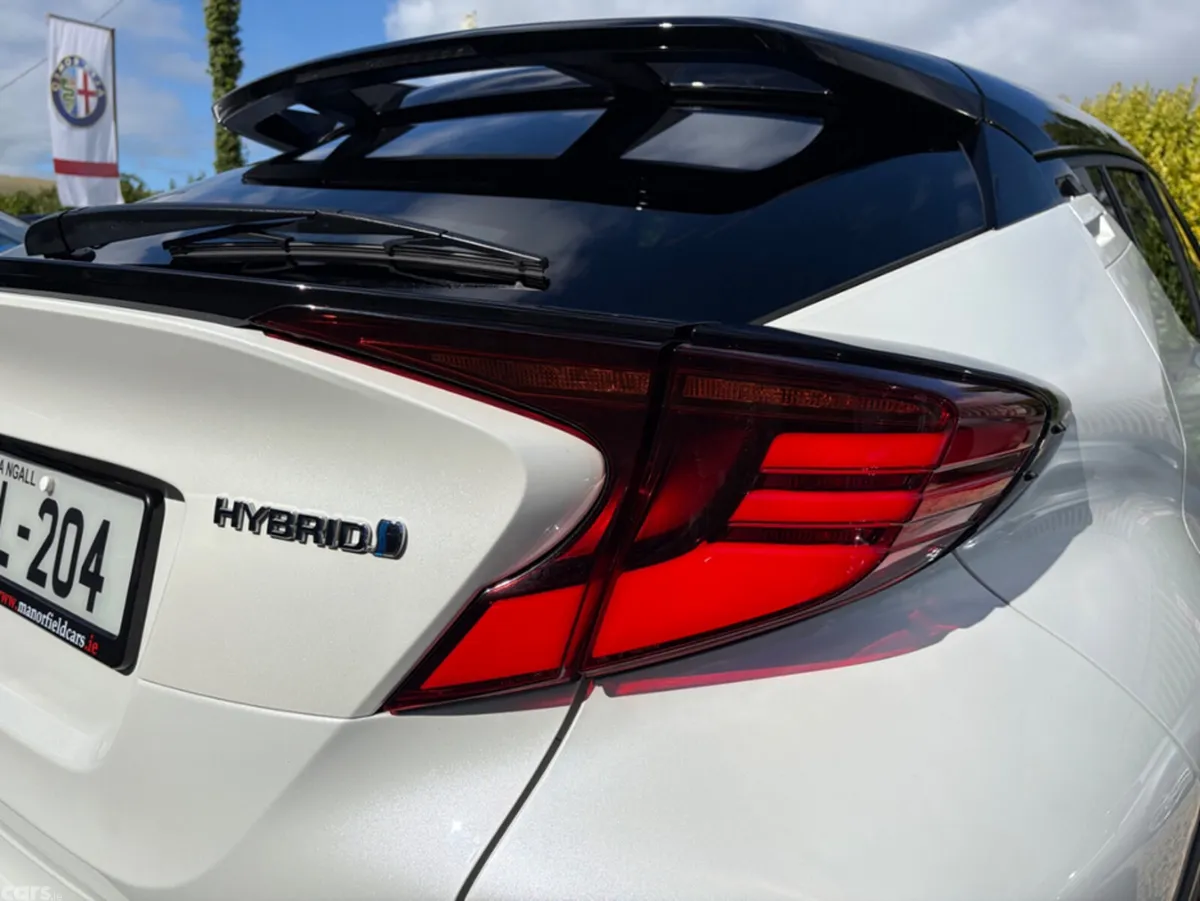 Toyota C-HR SUV, Petrol Hybrid, 2020, White