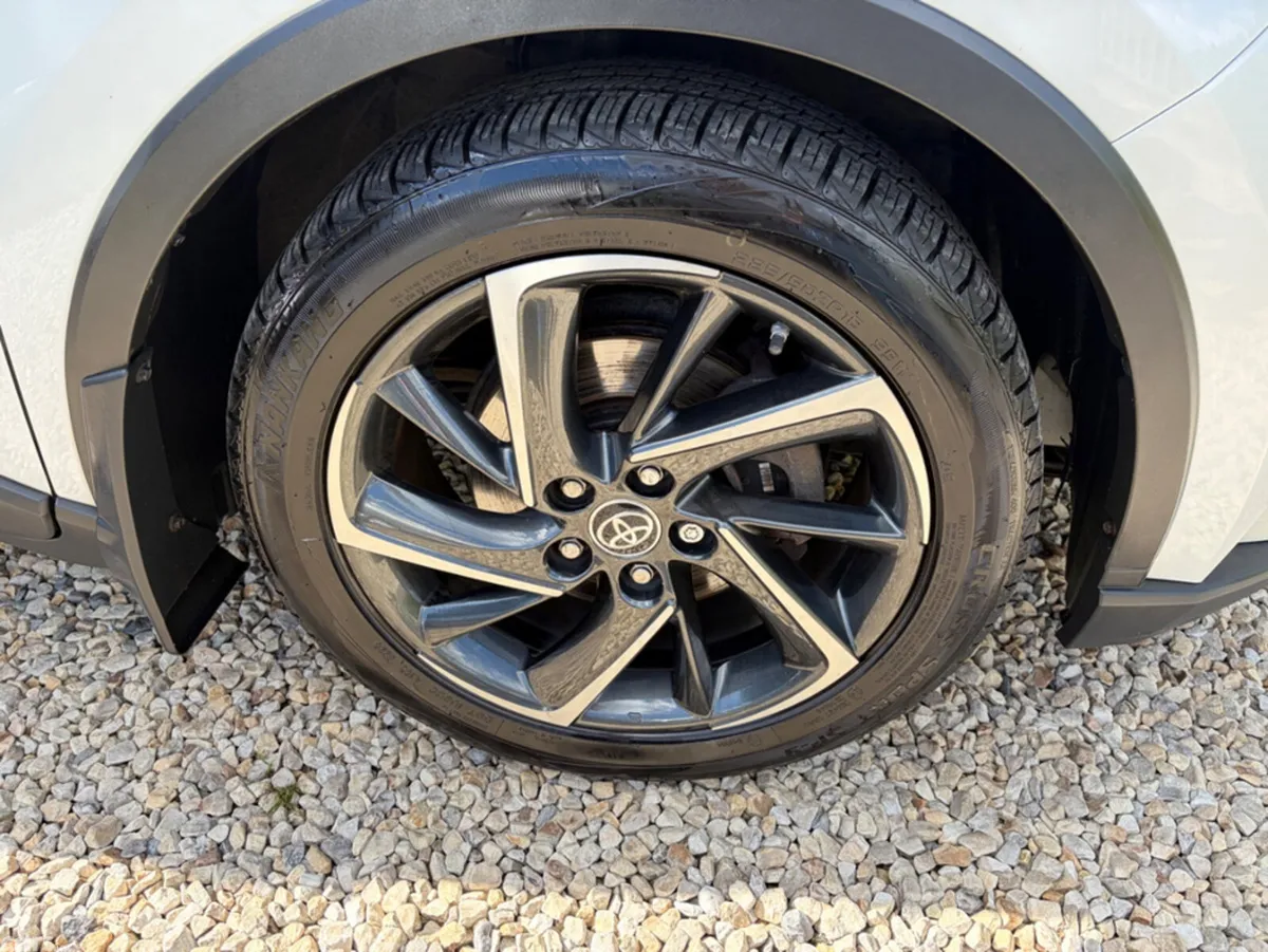 Toyota C-HR SUV, Petrol Hybrid, 2020, White