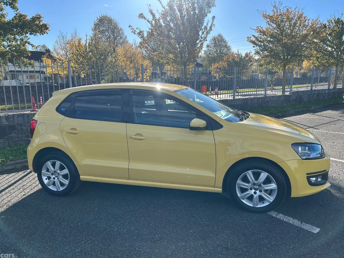 Volkswagen Polo Hatchback, Petrol, 2011, Yellow